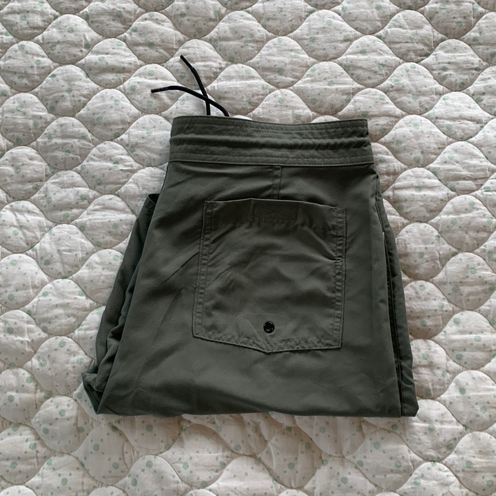 Mens Old Navy Board Shorts - 32 - NWT